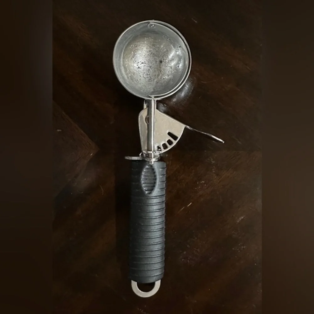 Stainless Steel Ice Cream Scoop with Ergonomic Handle